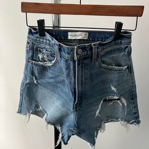 Abercrombie & Fitch high rise mom short